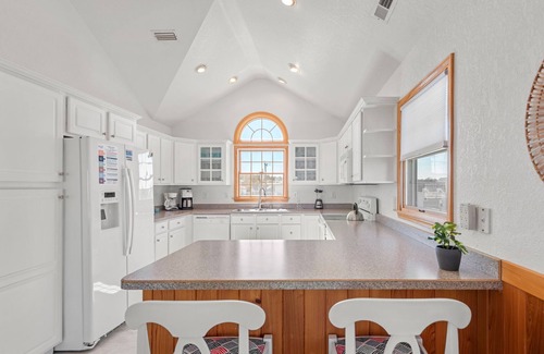 Kill Devil Hills House | Weekend at Pinchy's: Oceanside, Short Walk to Beach, Private Pool & Spa