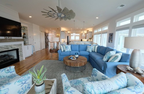 Oak Island House | West End, Oceanfront, Heated Pool, Hot Tub, Elevator, Dogs OK, October discount!