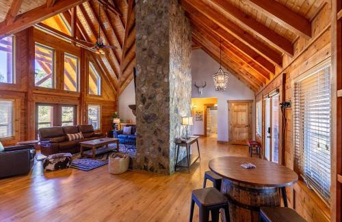 Jefferson House | Whiskey River by The New