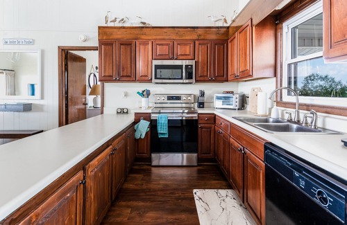Holden Beach House | "White Eagle" - Oceanfront Home, 6 Bedrooms/4 Bathrooms