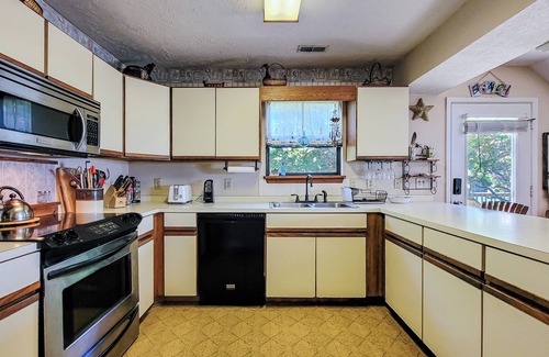 Surf City House | Windward - Ocean Views & Pets Welcome!