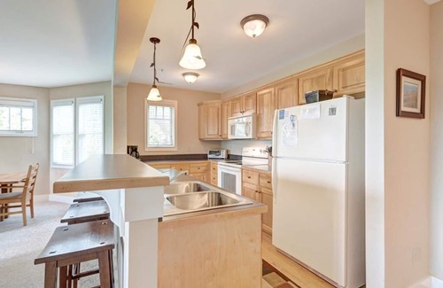 Banner Elk Condo | Wintergreens R1012- Mountain Condo, Mountain View, Gated Resort, Indoor/Outdoor Pools and Hot Tub.