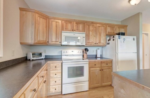Banner Elk Condo | Wintergreens R1012- Mountain Condo, Mountain View, Gated Resort, Indoor/Outdoor Pools and Hot Tub.