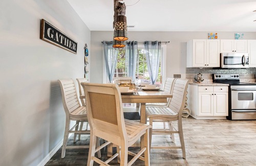 Tranquil Harbour House | Wonderful Dog Friendly Beach House w/Fenced in Back Yard and Amazing Game Room