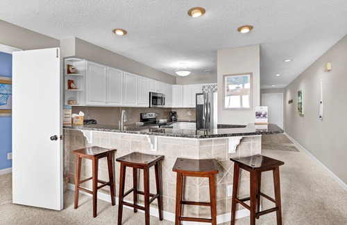 Shell Island Condo | Wrightsville Dunes D-3B - Oceanfront condo with community pool, tennis, beach