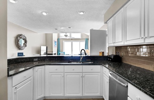 Shell Island Condo | Wrightsville Dunes D-3B - Oceanfront condo with community pool, tennis, beach
