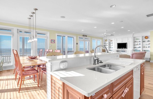 Oak Island House | Z-Scape: 5 Bed/4.5 Bath Oceanfront Home with 2 Family Rooms and Gourmet Kitchen