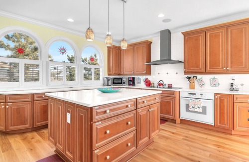 Oak Island House | Z-Scape: 5 Bed/4.5 Bath Oceanfront Home with 2 Family Rooms and Gourmet Kitchen