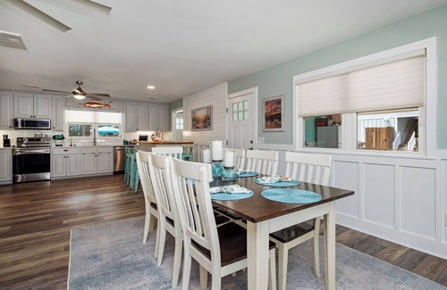 Tranquil Harbour House | Zaruba Beach: Modern Coastal Oasis with Private Backyard Pool