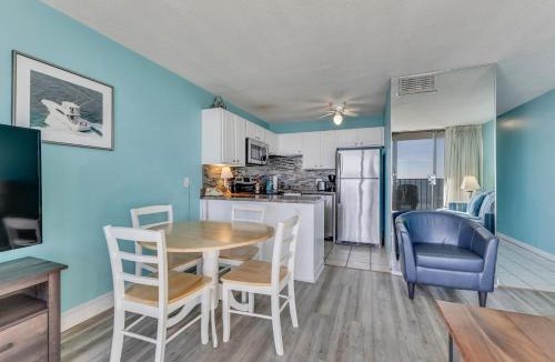 Wilmington Beach Apartment | 0402 Modern Greece condo