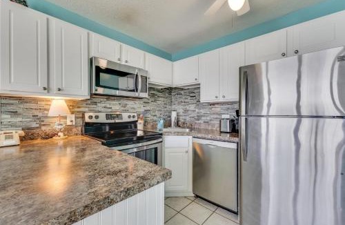 Wilmington Beach Apartment | 0402 Modern Greece condo