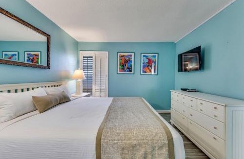 Wilmington Beach Apartment | 0402 Modern Greece condo