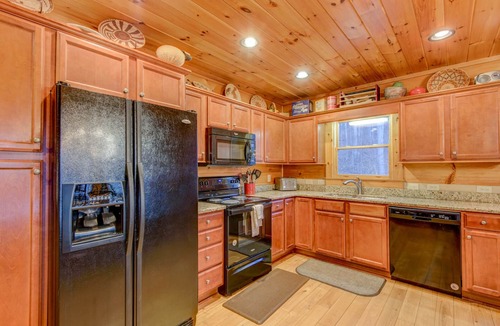 Boone Cabin | 1 Abundant Life-golf course, hot tub and pool table!