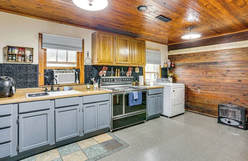 Como House | 1-Acre Countryside Home in Gleason: Pets Welcome!