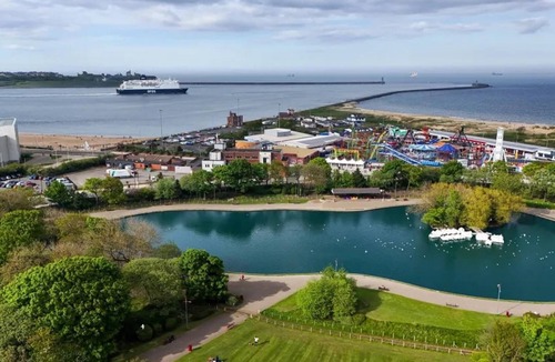 South Shields Apartment | 1 Bed Flat - Sleeps 3 - Parking - Pet Friendly