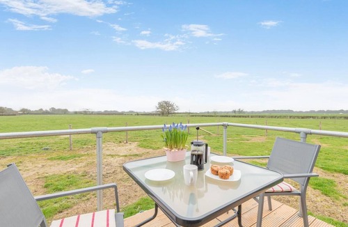 Abbess Roding RV Rental | 1 Bed in Bethersden (oc-w36923)