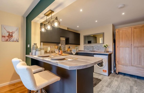 Rock House | 1 Bed in Far Forest (oc-d30808)