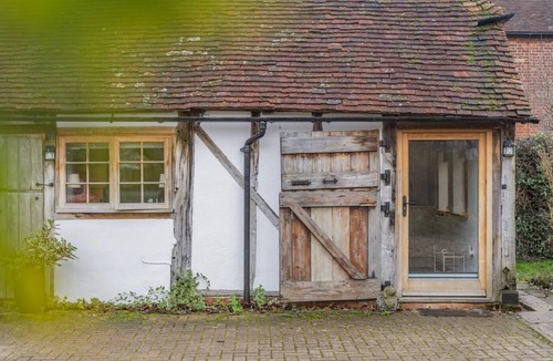 Abbess Roding Cottage | 1 Bed in Headcorn (oc-t34759)