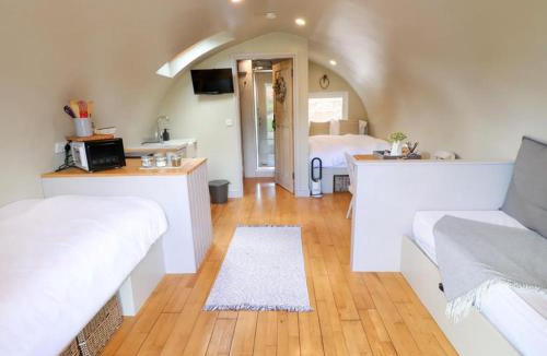 Denstone Other | 1 Bed in Rocester oc-a33054