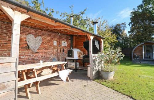 Denstone Other | 1 Bed in Rocester oc-a33054