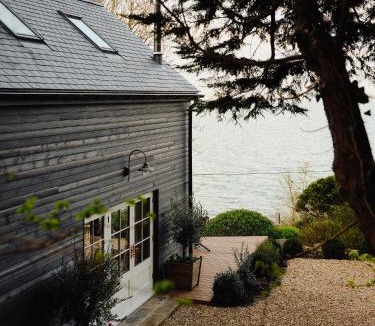 Newlyn House | 1-bed luxury seafront cabin in heart of Newlyn, Mousehole