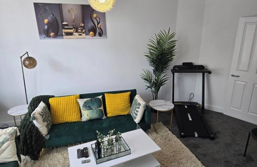 Wolverhampton Apartment | 1 Bed - Sleeps 4 - City Centre