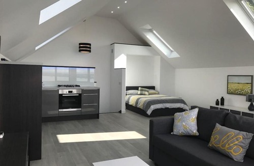 St. Davids Apartment | 1 Bed Studio - Sleeps 4 - Parking - Wifi