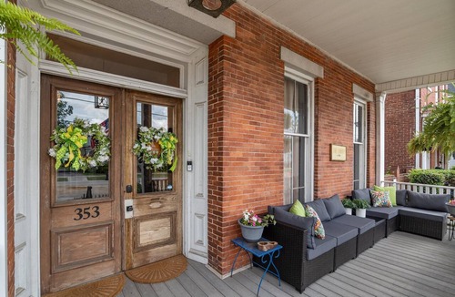 Olde Town Augusta Apartment | 1 bedroom, 1 bathroom studio apartment in Downtown Augusta. The sleeping arrangements for this unit is a full-sized bed.