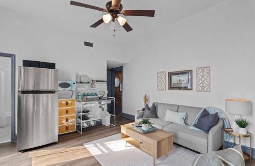 Olde Town Augusta Apartment | 1 bedroom, 1 bathroom suite in Downtown Augusta. The sleeping arrangements for this unit are a full size bed and a pull-out couch in the living room.