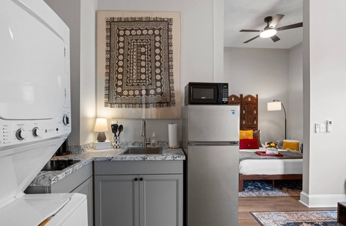 Olde Town Augusta Apartment | 1 bedroom, 1 bathroom suite in Downtown Augusta. The sleeping arrangements for this unit are a full bed with couch in living room.
