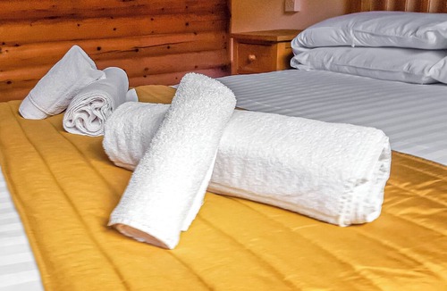 Pentrefelin Ski Chalet | 1 bedroom accommodation in Llandeilo, Nr Carmarthen