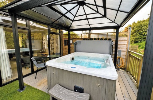 Raywell Ski Chalet | 1 bedroom accommodation in Raywell, Beverley