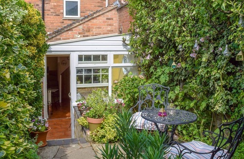 Warwick Cottage | 1 bedroom accommodation in Warwick