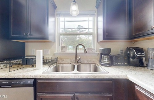 Richlands House | 1 bedroom and 1 full bath available in a large 3 bedroom, 2 bathroom house