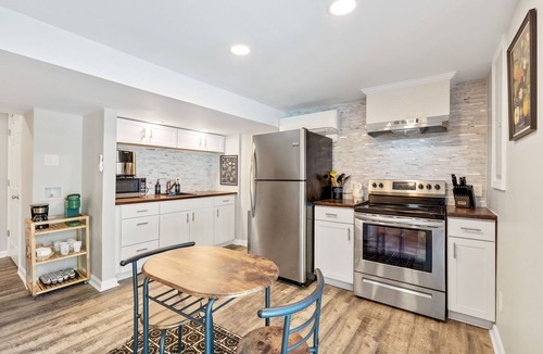 Lewisville Apartment | 1-bedroom apartment with AC/fire pit outdoor entertainment in Lewisville