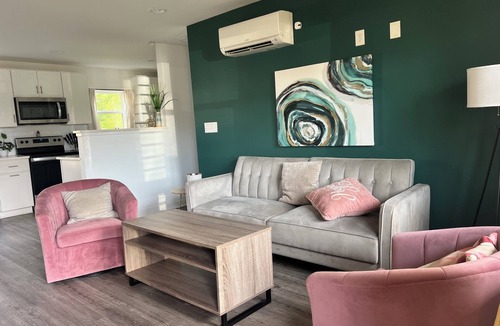 Plaza Midwood Apartment | 1 Bedroom Apt3 very close to Uptown Charlotte and Novant Presbyterian