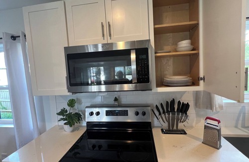 Plaza Midwood Apartment | 1 Bedroom Apt3 very close to Uptown Charlotte and Novant Presbyterian
