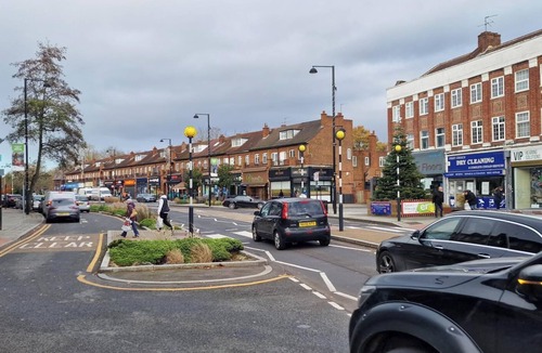 Eastcote and East Ruislip Bed & Breakfast | 1 Bedroom Bed & Breakfast In Pinner