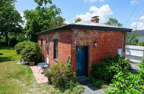 Wilmington Historic District Cottage | 1-bedroom cottage with fireplace, laundry, parking, patio in downtown Wilmington