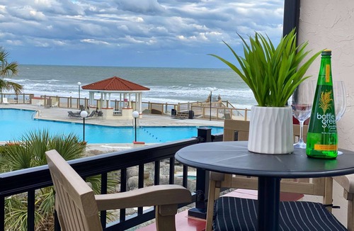 North Topsail Beach Condo | 1-Bedroom Oceanfront Villa, Topsail Island, Villa Capriani