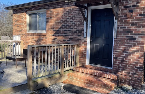Hickory House | 1 Bedrooms 1 Bath apartment in a very nice and quiet neighborhood