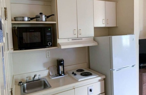 Myrtle Beach Apartment | 1 King Bed |Nsmk, Sofa-Bed