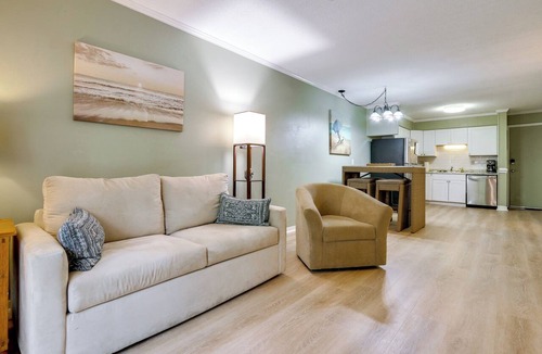Hilton Head Island Condo | 1 Mi to Beach! HHI Extended Escape w/Balcony