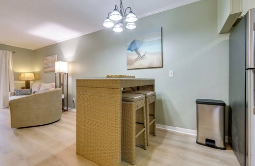 Hilton Head Island Condo | 1 Mi to Beach! HHI Extended Escape w/Balcony