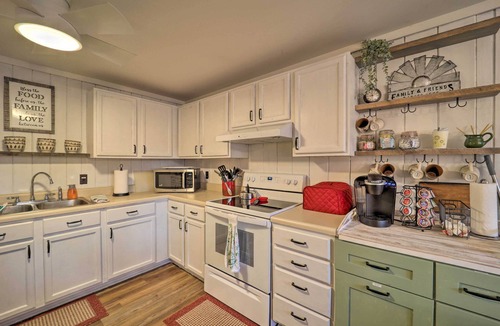 Beech Mountain Condo | < 1 Mi to Beech Mtn Ski! Condo w/Hot Tub Access