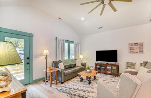 Manteo House | 1 Mi to Dtwn Manteo Dog-Friendly Home with Deck