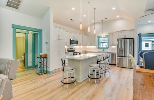 Manteo House | 1 Mi to Dtwn Manteo: Dog-Friendly Home w/Deck