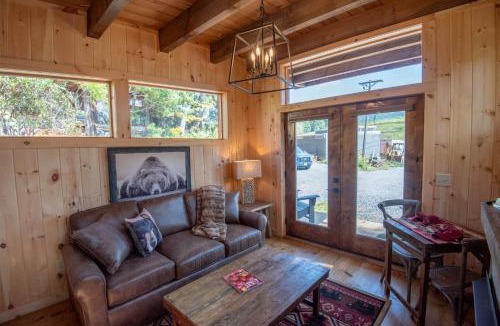 West Jefferson House | 1 Mile to Downtown West Jefferson Camping Cabin #4