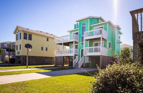 Ocean Sands House | 1 min walk to the beach with pool an hot tub