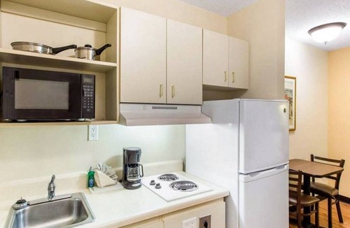 Myrtle Beach Apartment | 1 Queen Bed|Mob Acc|Nsmk|Sofa-Bed